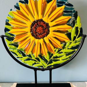 Kit: 27 cm Sunflower Circle in Windowsill Stand £75